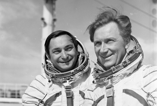 Зигмунд Йен и дважды Герой Советского Союза, летчик-космонавт СССР Валерий Быковский
